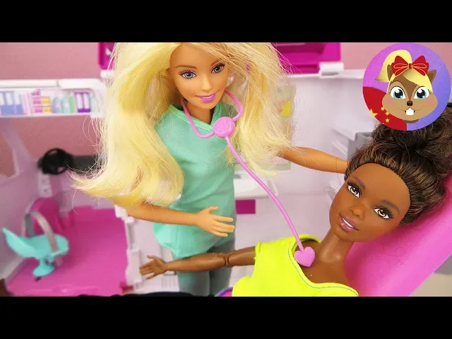 芭比娃娃 barbie儿童玩具医疗救护车套装 各种可爱2in1 功能
